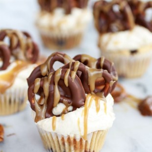 Chocolate-Covered-Pretzel-Peanut-Butter-Cupcakes-with-Butterscotch-Frosting.jpg